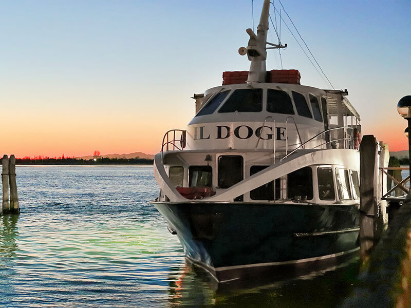 Tour in barca a Murano, Burano e Torcello con soste e visita guidata a una vetreria per 4