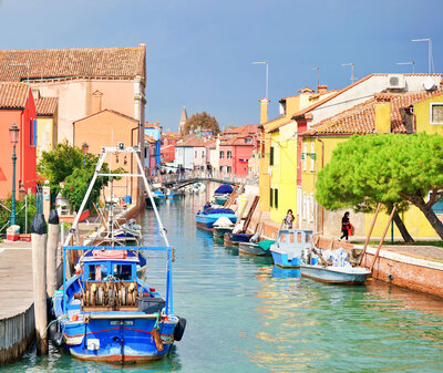 Giro in barca a Murano e Burano con visita alla Fornace del Vetro