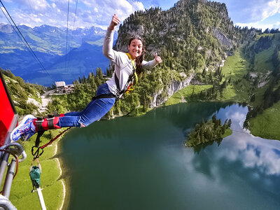 Coffret cadeau Saut à l’élastique sur le Stockhorn avec boisson incluse pour 2 personnes