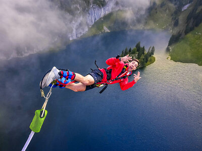 Bungee jumping sullo Stockhorn con drink incluso per 2 persone