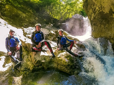 Coffret Sortie canyoning palpitante avec transferts et boisson près d’Interlaken