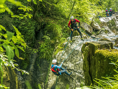 Coffret cadeau Sortie canyoning palpitante avec transferts et boisson près d’Interlaken