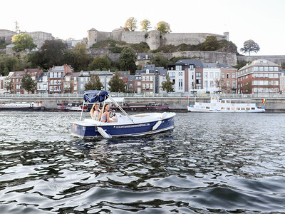 Coffret cadeau Promenade en bateau avec vin et boissons sans alcool sur la Meuse pour 7 personnes