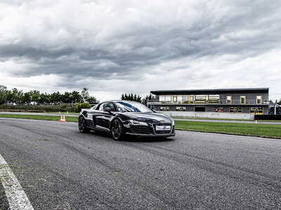 Stage de pilotage : 5 tours en Ferrari 360 Modena ou Audi R8 près de Saint-Étienne