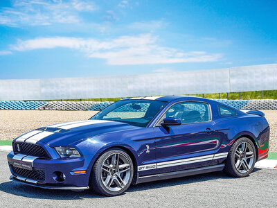 Coffret Stage de pilotage : 2 tours sur le circuit du Luc en Ford Mustang Shelby GT500