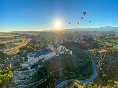 1 vuelo en globo en Segovia con menú tradicional para 2 personas