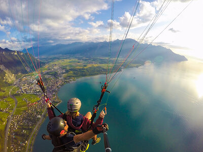 Coffret Aventure aérienne : vol en parapente biplace de 20 min au-dessus du lac Léman