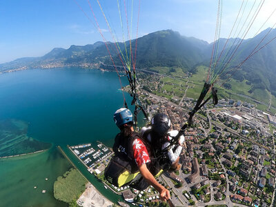 Aventure aérienne : vol en parapente biplace de 20 min au-dessus du lac Léman