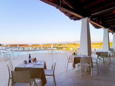 Felicità vista mare in Sardegna: 1 notte con percorso benessere, spiaggia e cena