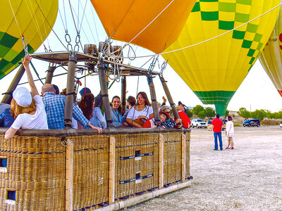 Caja regalo Paseo en globo por Madrid de 1 hora con brunch, cava y diploma de vuelo