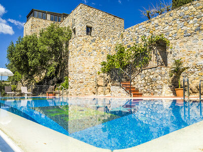 Cofanetto regalo Fuga al sole del Mediterraneo: 2 notti nel Castillo de Monda a Malaga