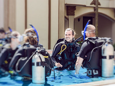 Bautismo de buceo en piscina para 2 personas en Madrid