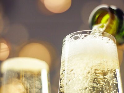 Cofanetto Bollicine di felicità: 4 bottiglie di Spumante Metodo Classico con consegna a domicilio