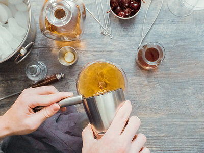 Negroni fai da te: 1 bottiglia di Gin, 1 di Vermouth e 1 di Bitter con dosatore a domicilio