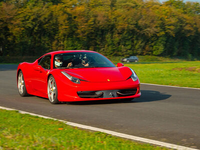 Stage de pilotage : 2 tours sur le circuit de Saint-Laurent-de-Mure en Ferrari 458