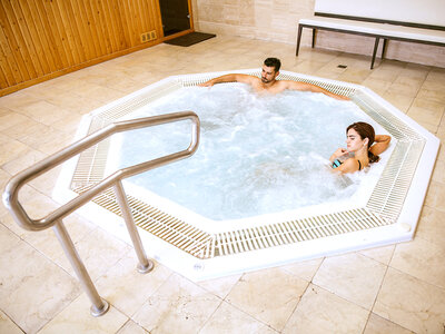 Spa Playa Granada: 1 circuito de aguas, masaje y cena para 2 personas