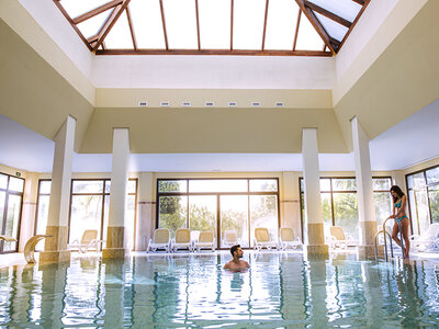 Caja Spa Playa Granada: 1 circuito de aguas, masaje y cena para 2 personas