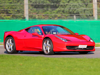 Geschenkbox 1 Runde in einem Ferrari 458 Italia auf dem Red Bull Ring