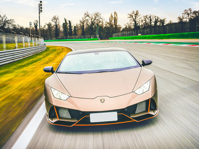 Geschenkbox 2 Runden am Steuer eines Lamborghini Huracán EVO auf dem Red Bull Ring