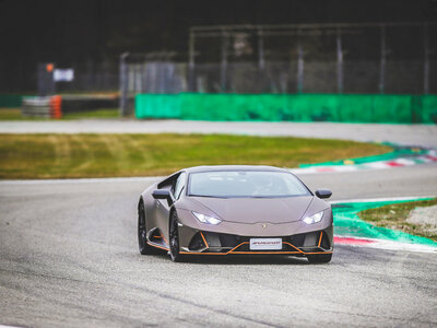 Esperienza di guida al Red Bull Ring: 1 giro alla guida di una Lamborghini Huracán EVO