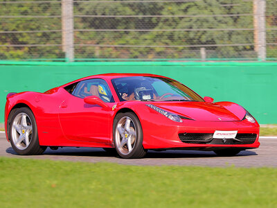 Nervenkitzel pur auf dem Red Bull Ring mit 2 Runden im Ferrari 458 Italia