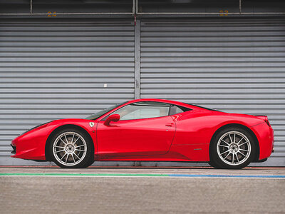 Geschenkbox Nervenkitzel pur auf dem Red Bull Ring mit 2 Runden im Ferrari 458 Italia