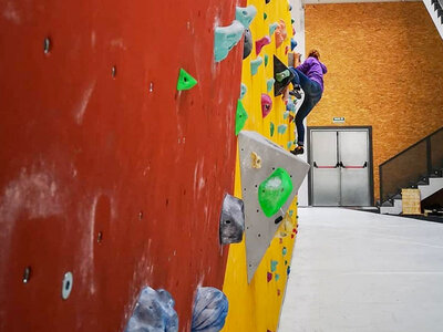 Caja Experiencia de escalada: iniciación en rocódromo para 1 persona