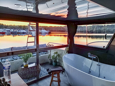 Coffret Séjour insolite de 2 jours en maison flottante avec bain bouillonnant près de Paris
