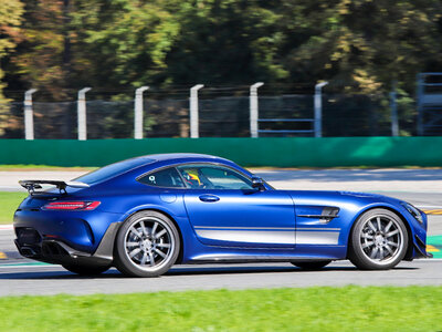 Cofanetto Guida Mercedes-AMG GT R PRO: 2 giri su pista presso l'Autodromo del Mugello