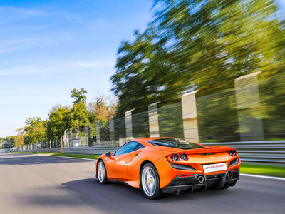 Cofanetto Guida Ferrari F8 Tributo: 2 giri su pista presso l'Autodromo Nazionale di Monza