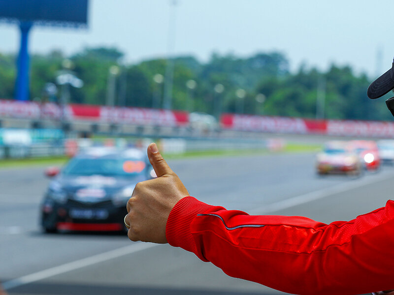 Alta velocità su pista: 2 giri al volante di una Ferrari F8 Tributo sul Cremona Circuit