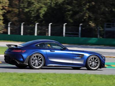 1 adrenalinico giro in Mercedes-AMG GT R PRO sul Circuito di Cremona