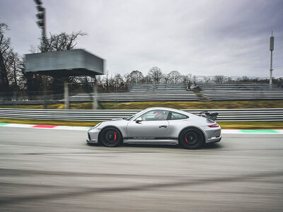 Emozioni al volante: 1 giro alla guida di una Porsche 911 GT3 presso il Cremona Circuit