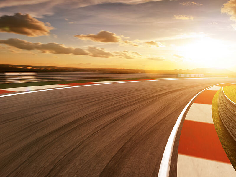 Adrenalina su pista nel Circuito di Vairano: 2 giri alla guida di una Ferrari F8 Tributo