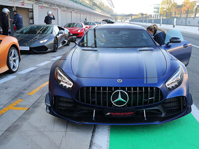 Cofanetto Come un vero pilota: 1 giro al volante di una Mercedes-AMG GT R PRO sul Circuito di Vairano