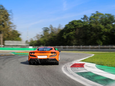 Passione Cavallino Rampante: 1 giro alla guida di Ferrari F8 Tributo sul Circuito di Vairano