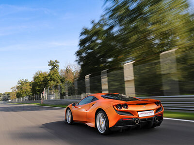 2 giri in Ferrari F8 Tributo nell'Autodromo Vallelunga Piero Taruffi