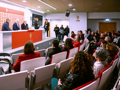 Caja Real Sporting de Gijón: 1 visita al estadio de fútbol para 2