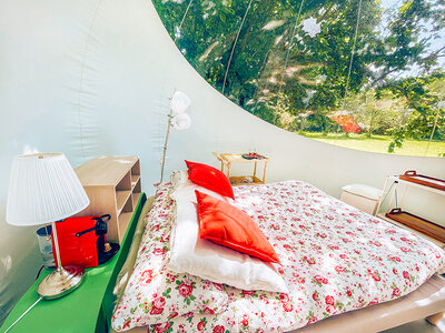 Cofanetto regalo 1 notte in Bubble Glamping in Toscana con Prosecco e accesso alla vasca idromassaggio