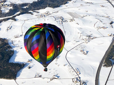 Coffret cadeau Vol privé en montgolfière d'1h30 dans l'Oberland zurichois pour 5 personnes