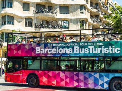 Mágica Barcelona: 1 día en bus turístico con audioguía para 2 personas