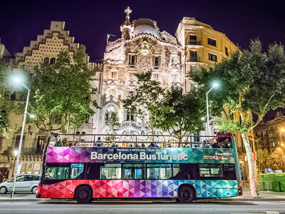 Caja Mágica Barcelona: 1 día en bus turístico con audioguía para 2 personas