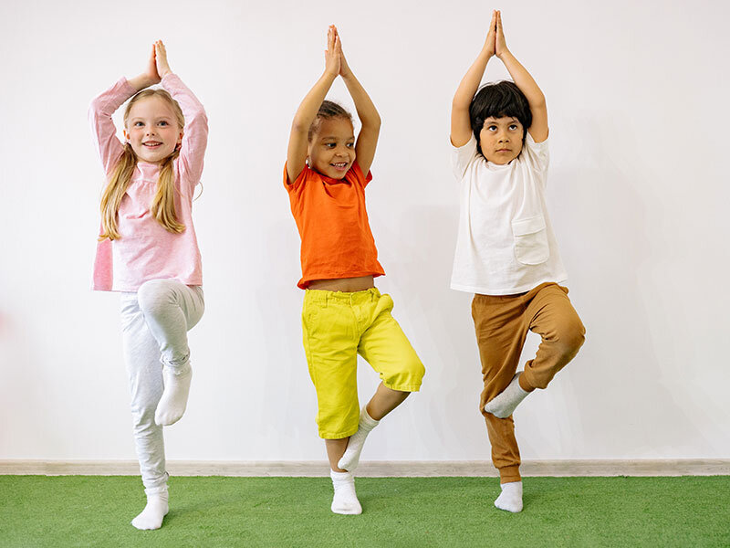 Yoga en familia: experiencia de senderismo y clase de yoga para 4