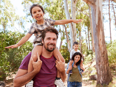 Yoga en familia: experiencia de senderismo y clase de yoga para 4