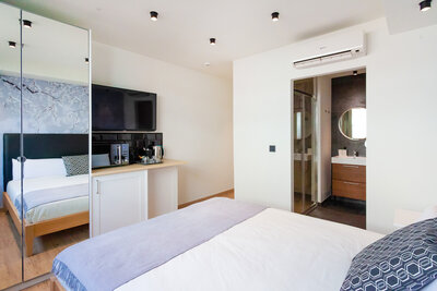 Caja Escapada con un color especial: 1 noche en Welldone Sierpes Boutique