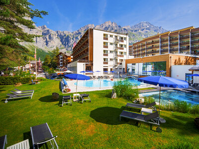 Cofanetto Fuga di 1 notte con cena gourmet in hotel 4* per una coppia di sposi LGBT