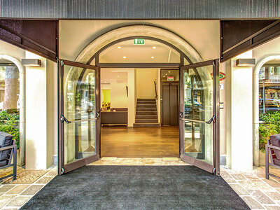 Cofanetto regalo Io & te sulla Riviera Romagnola: 2 notti con servizio spiaggia e accesso all'idromassaggio