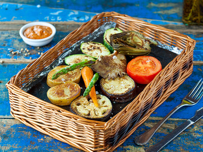 Caja El Nou Ramonet: 1 comida o cena, compuesta de 6 platos, para 2 personas