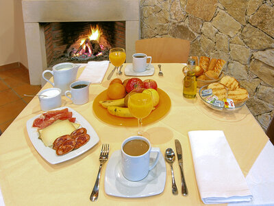 Caja Hotel Rural La Casa del Cubón 4*: 1 noche, desayuno, cena y trufas