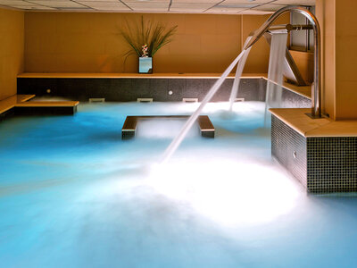 Caja Relax zen en Kumaras Spa: 1 acceso a spa semiprivado con bebida